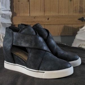 Slate Grey/Black Wedges
